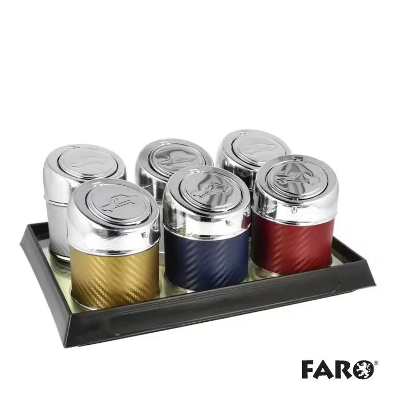 Sechs FARO Autoaschenbecher Metal Color in verschiedenen Farben auf einem Präsentationstablett.