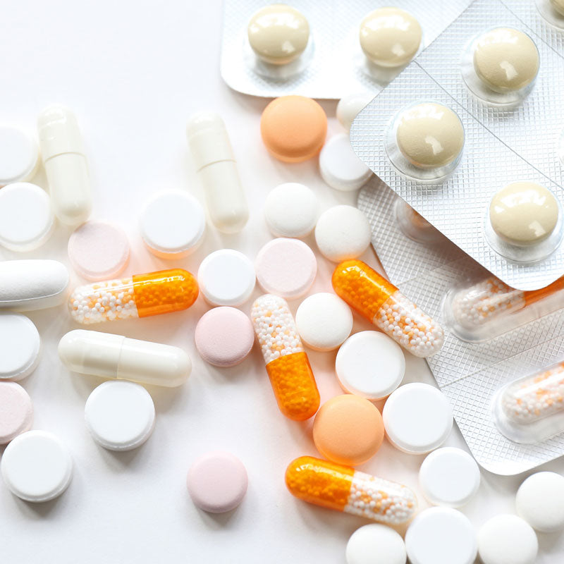 Tablettenbox PILLENBOX MIT ETUI Pillendose Wochenbox 7 Tage 4 Fächer – Medikamentenorganizer für eine Woche ENGLISH