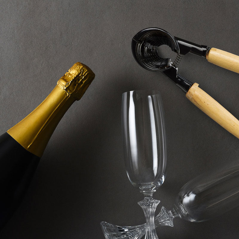 Aluguss NUSSKNACKER und Flaschennöffner mit Holzgriff