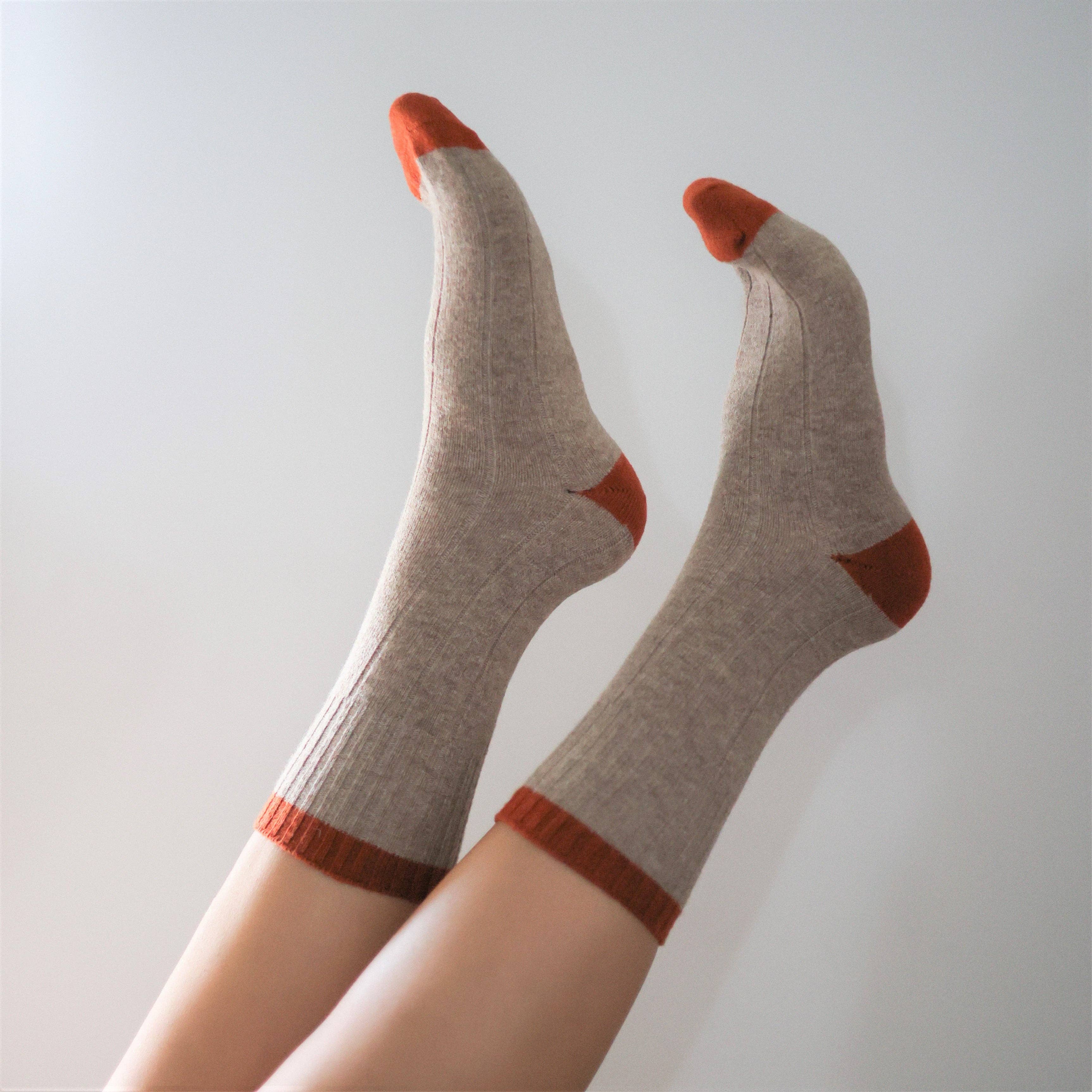KLUE Socken aus Merinowolle mit farbigen Bündchen | Beige und Orange