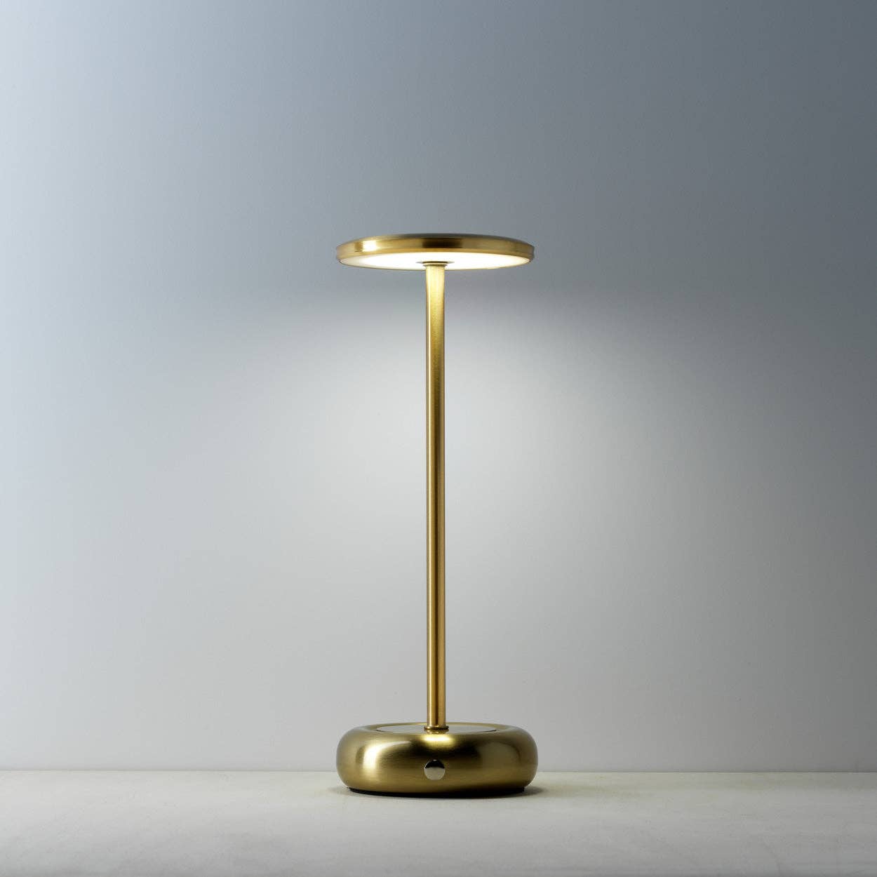 Bazar Bizar Living - Die Smooth Operator LED-Tischlampe