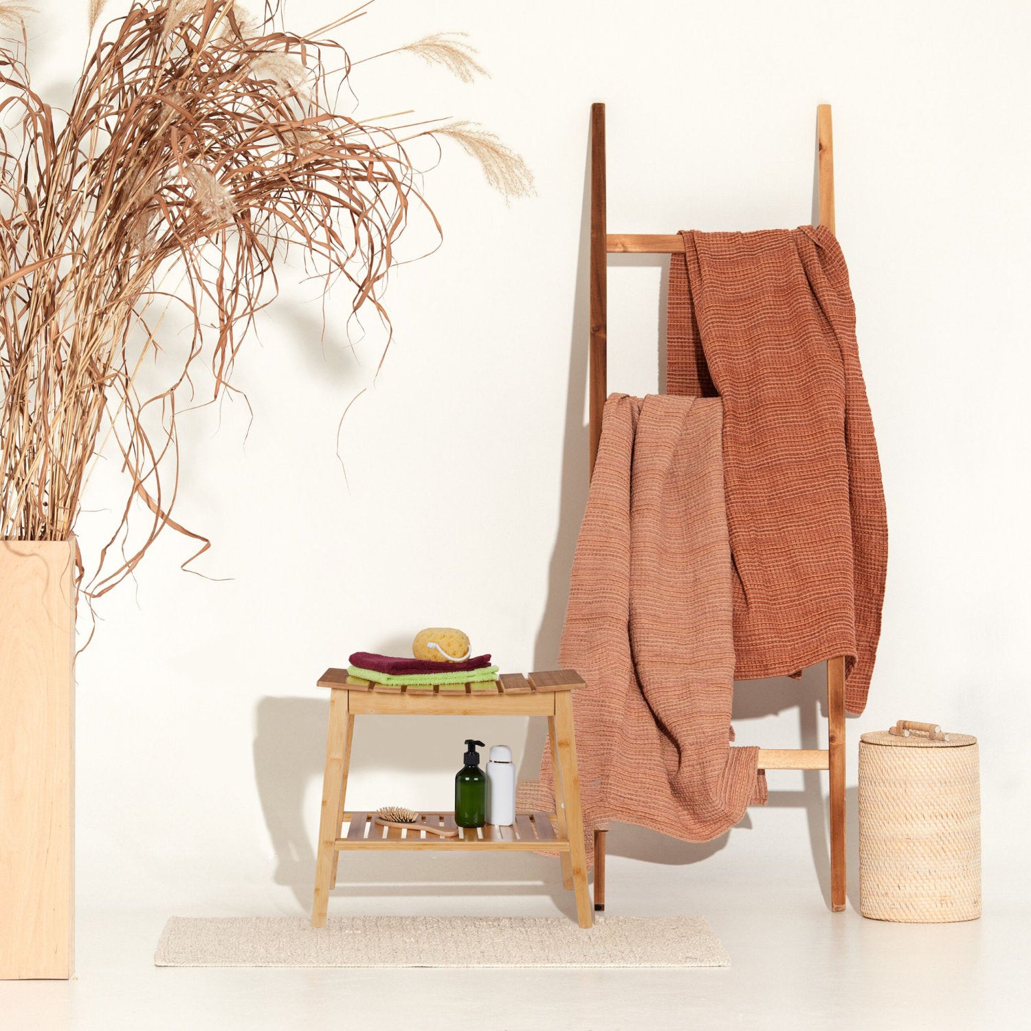 Badhocker mit Ablage aus Bambus Holz 52×32cm