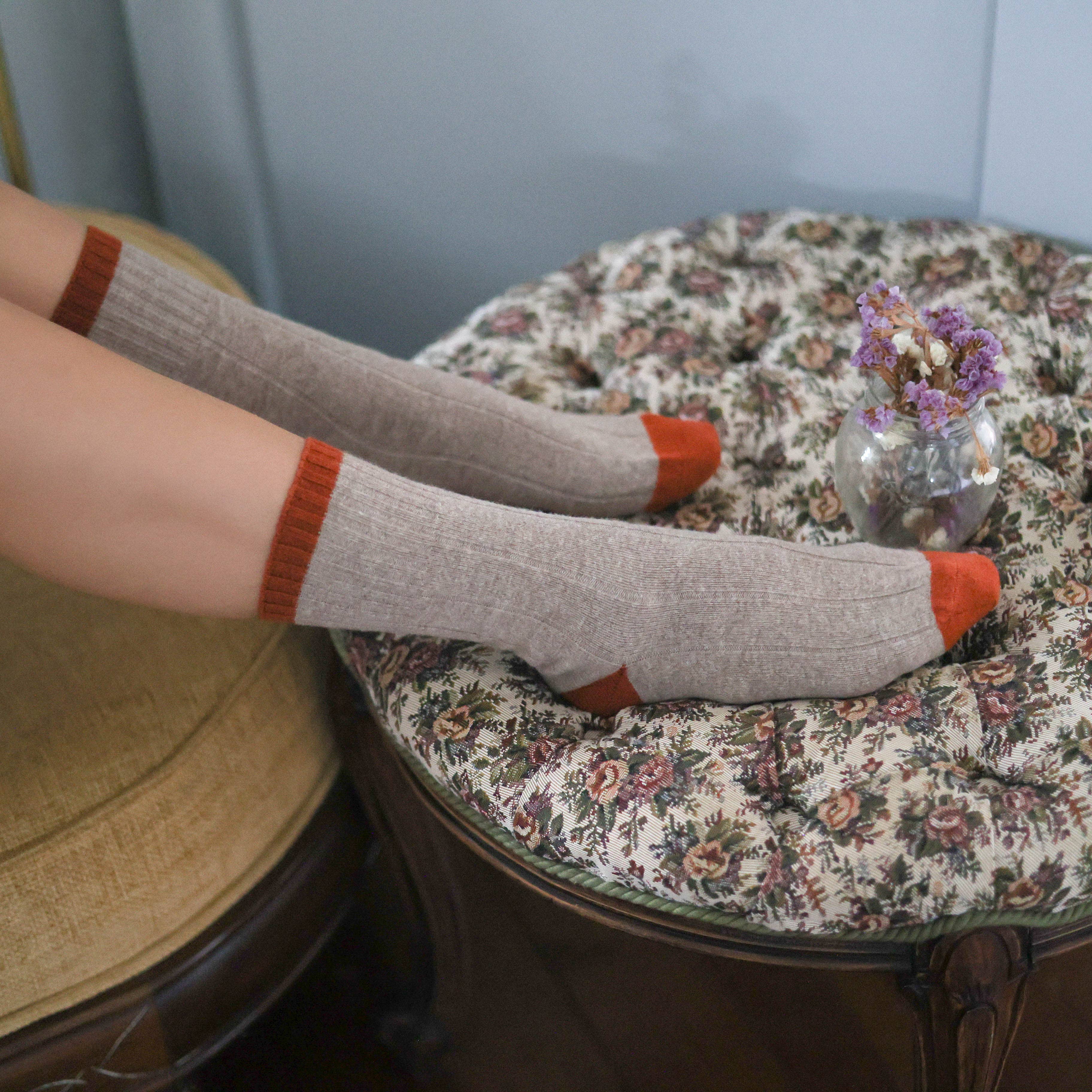 KLUE Socken aus Merinowolle mit farbigen Bündchen | Beige und Orange