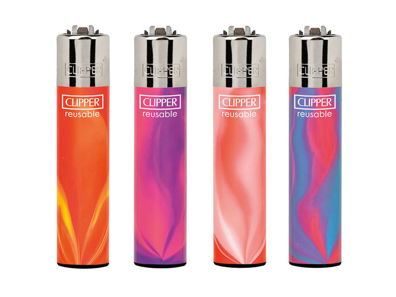 Vier CLIPPER Large PINK NEBULA Feuerzeuge mit orangegelben, pinkvioletten, rotweissen und rotblauen Motiven.
